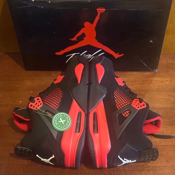 Air Jordan IV RETRO - Picture 7 of 10